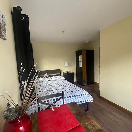 Studio-1-Staines/Heathrow/London-Own Entrance Εξωτερικό φωτογραφία