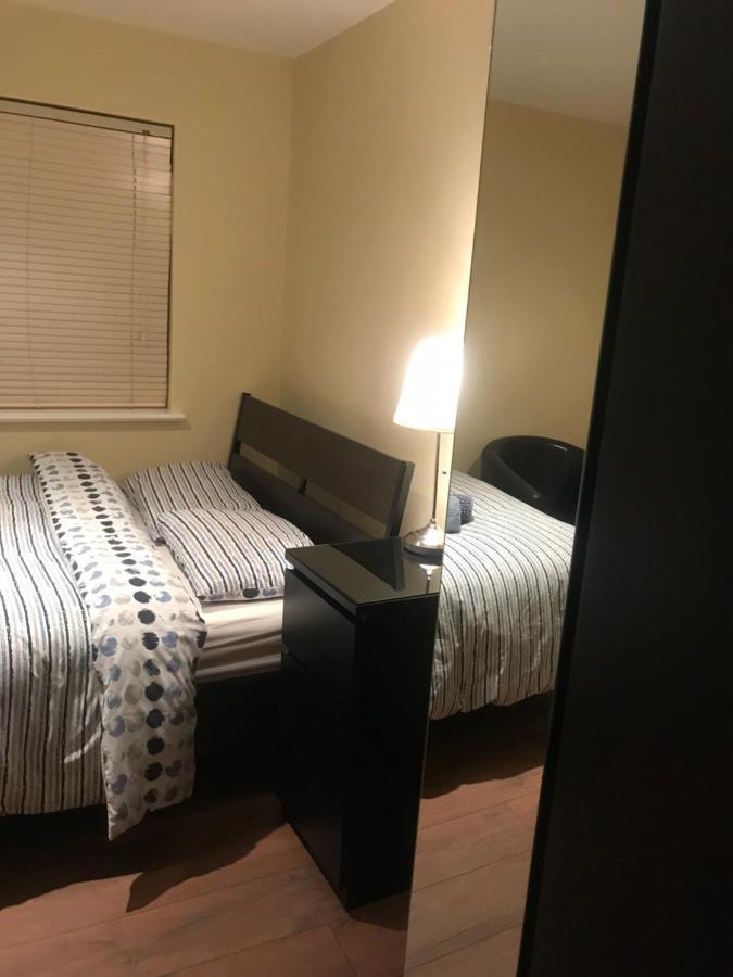 Studio-1-Staines/Heathrow/London-Own Entrance Εξωτερικό φωτογραφία