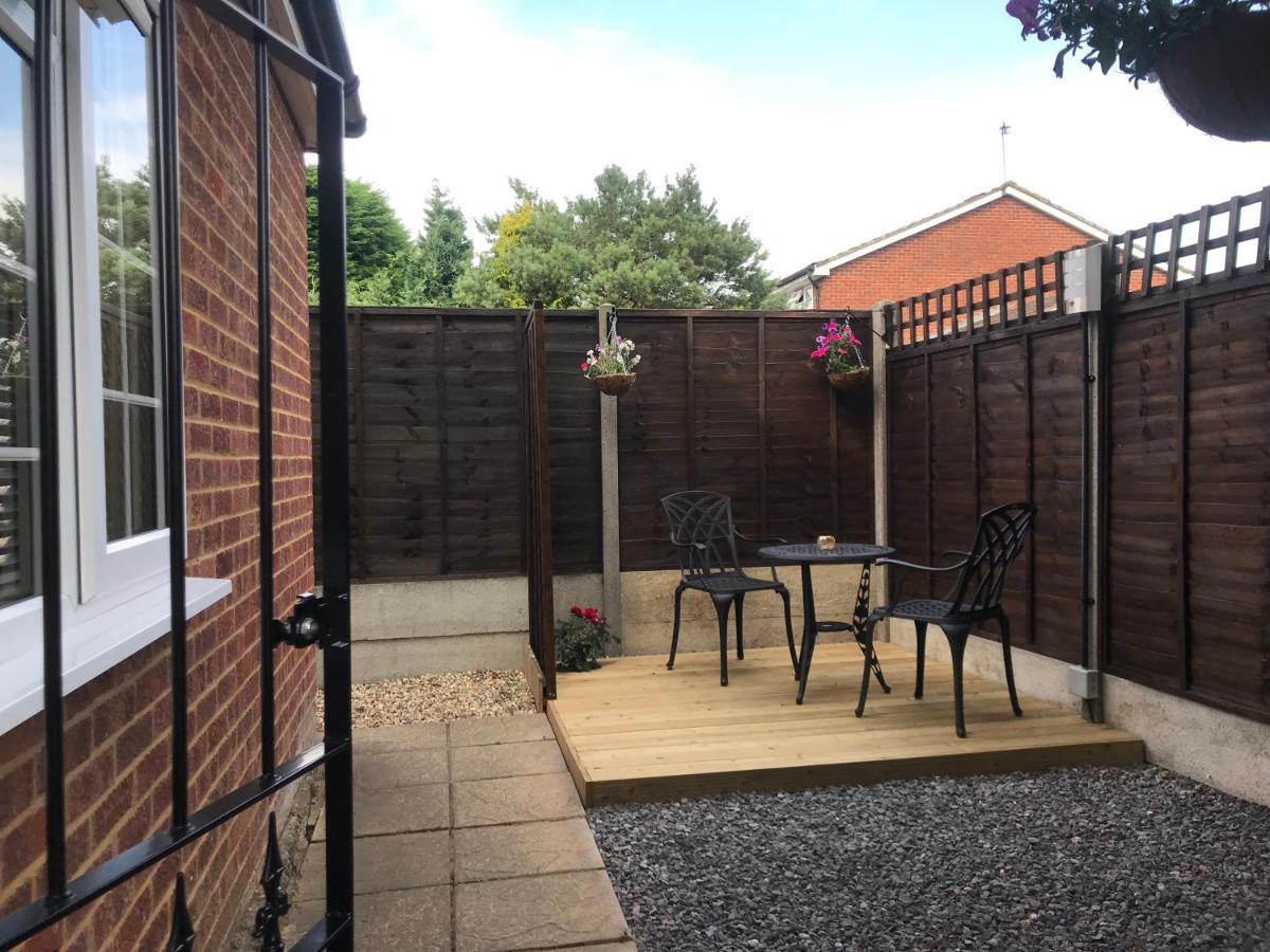 Studio-1-Staines/Heathrow/London-Own Entrance Εξωτερικό φωτογραφία