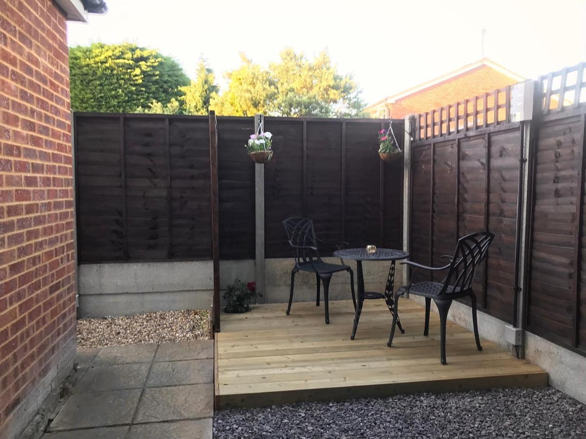 Studio-1-Staines/Heathrow/London-Own Entrance Εξωτερικό φωτογραφία