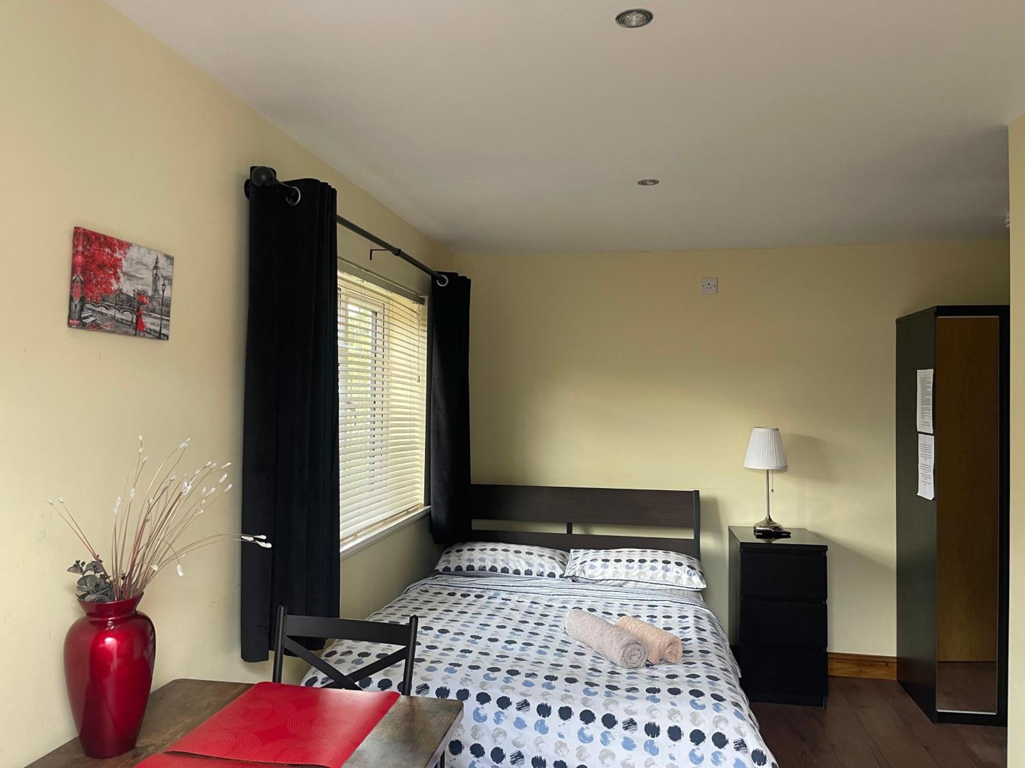 Studio-1-Staines/Heathrow/London-Own Entrance Εξωτερικό φωτογραφία