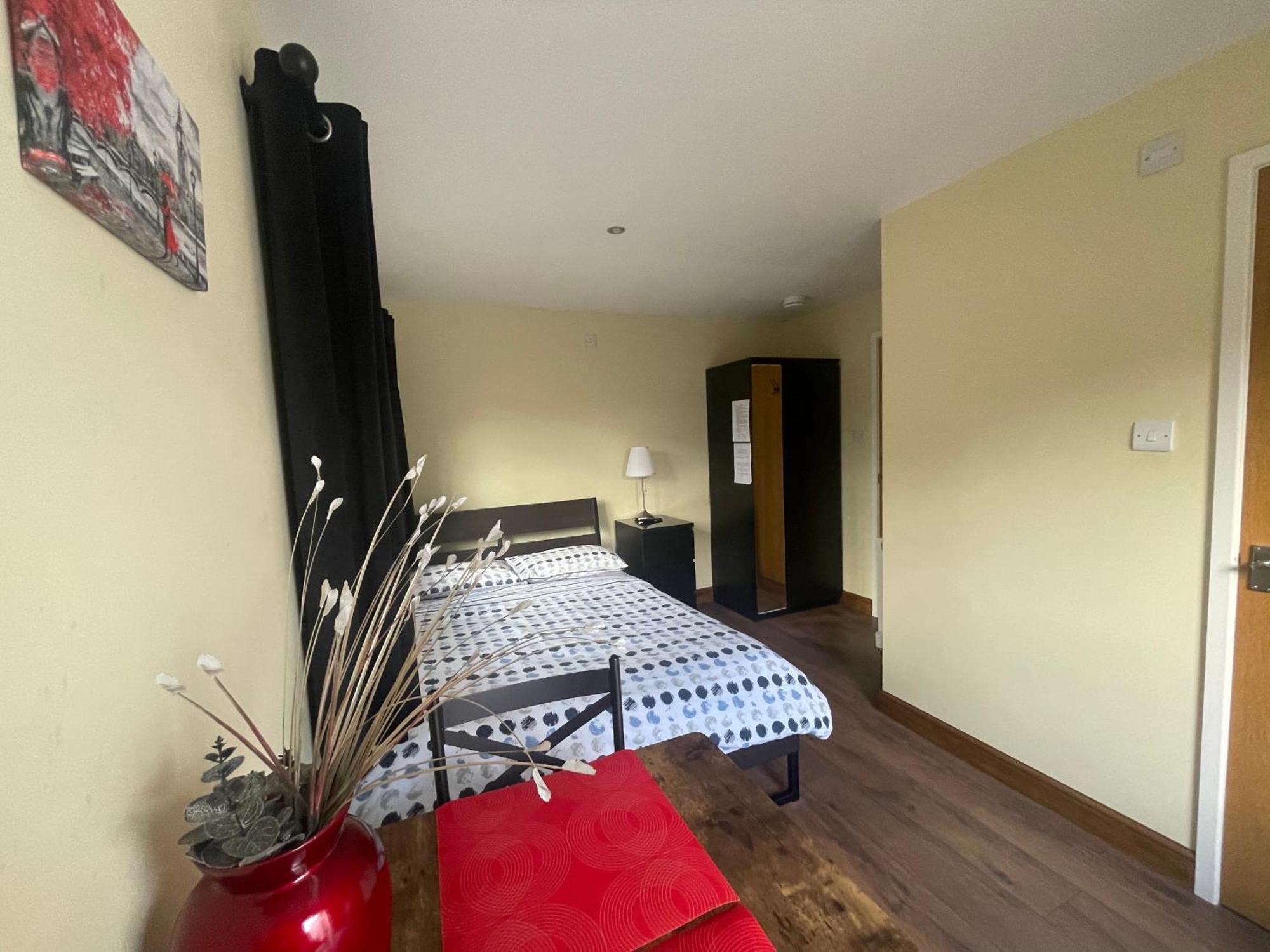 Studio-1-Staines/Heathrow/London-Own Entrance Εξωτερικό φωτογραφία
