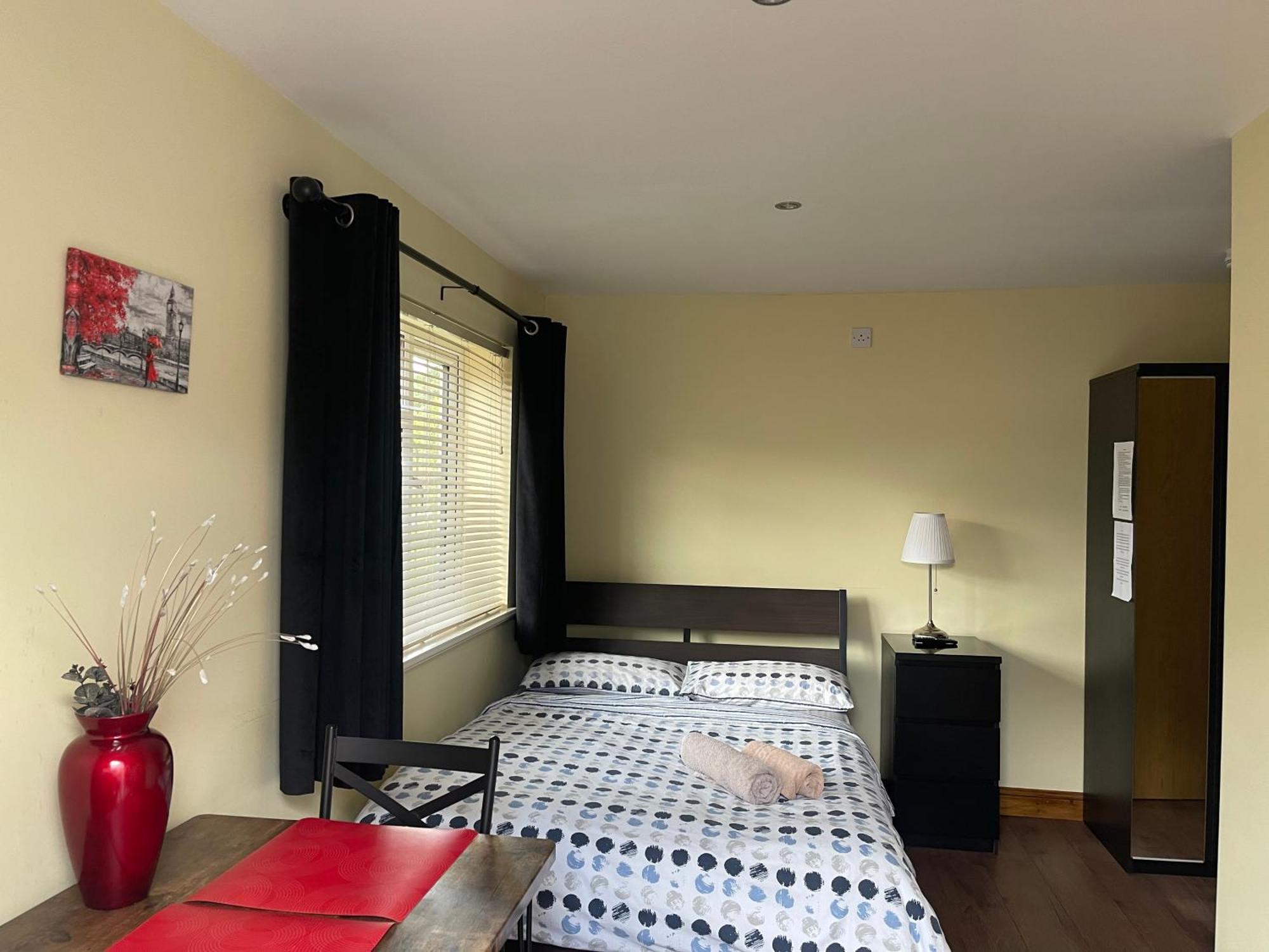 Studio-1-Staines/Heathrow/London-Own Entrance Εξωτερικό φωτογραφία